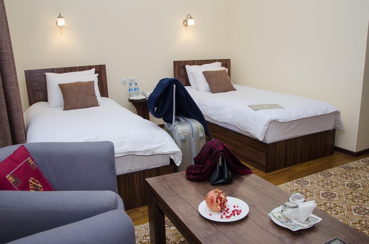 Jipek Joli Inn Νούκους Εξωτερικό φωτογραφία