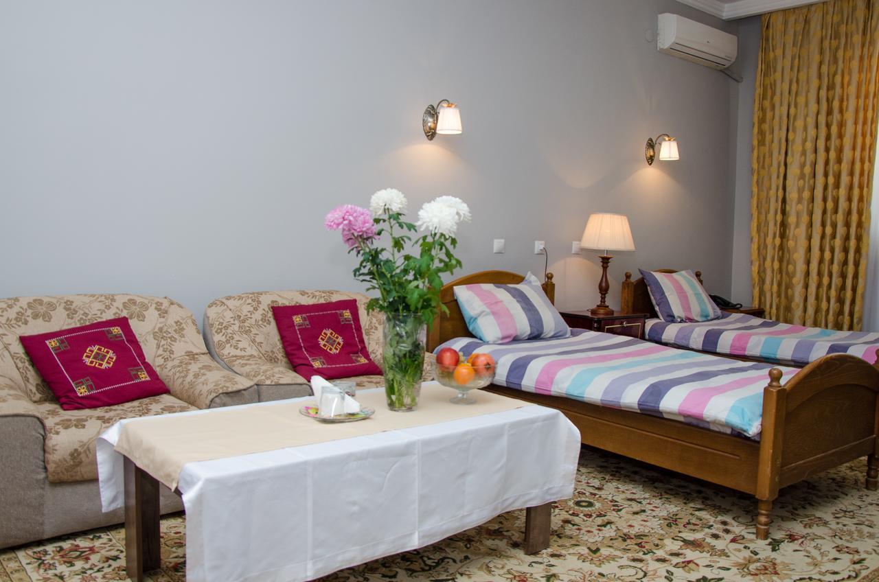Jipek Joli Inn Νούκους Εξωτερικό φωτογραφία